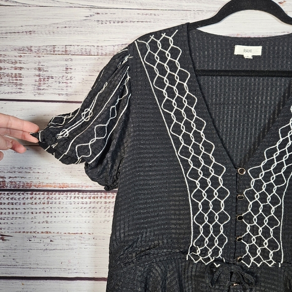 Rahi Marina black and white puff sleeve top - Picture 13 of 13